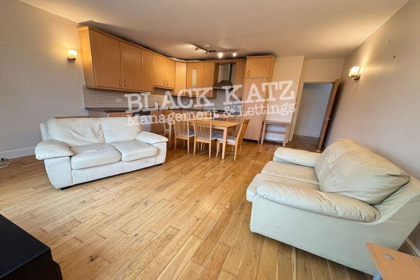 SW16 3 bed apartment to rent - £2,396 pcm (£553 pw)