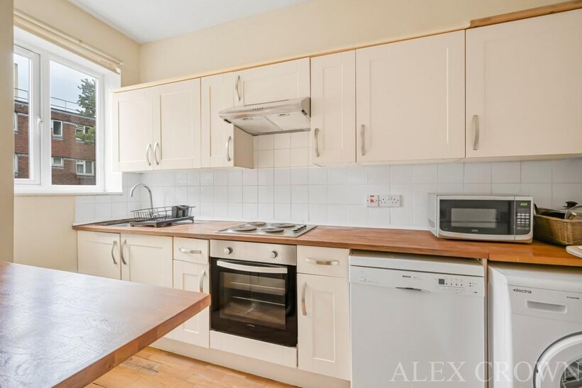 Rhyl Street, Kentish Town 5 bed flat to rent - £4,395 pcm (£1,014 pw)