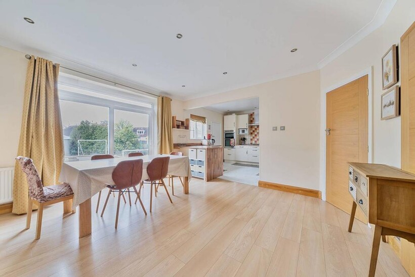 Hillcroft Avenue, Pinner, HA5 3 bed semi-detached house to rent - £3,467 pcm (£800 pw)