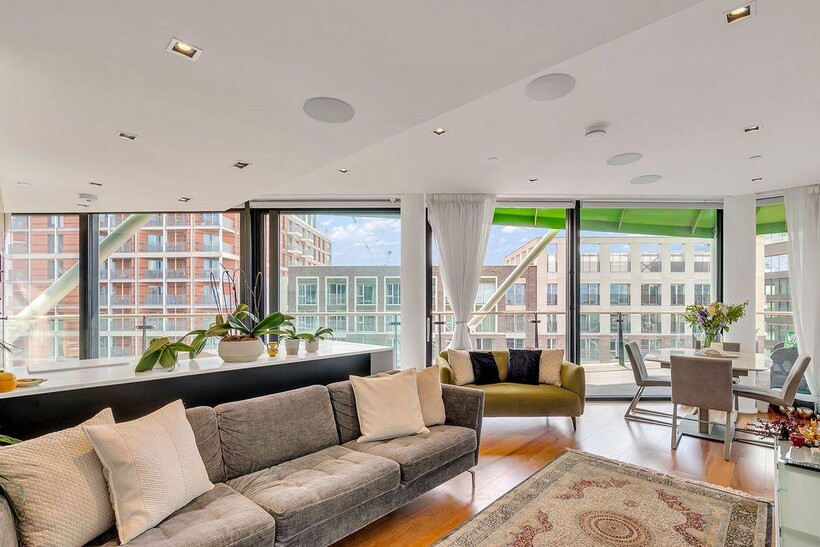 Riverlight Quay, London SW11 2 bed apartment to rent - £5,500 pcm (£1,269 pw)