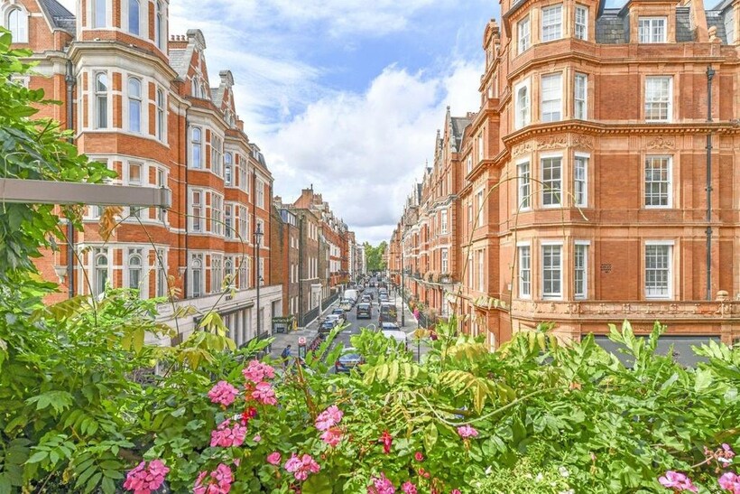 Mayfair, London W1K 3 bed maisonette to rent - £32,500 pcm (£7,500 pw)