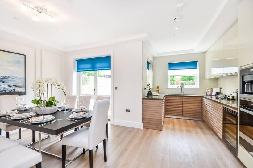 Sulivan Road, Hurlingham, London, SW6 5 bed terraced house to rent - £11,700 pcm (£2,700 pw)