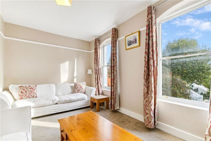 St. Peters Square, London W6 2 bed flat to rent - £2,499 pcm (£577 pw)