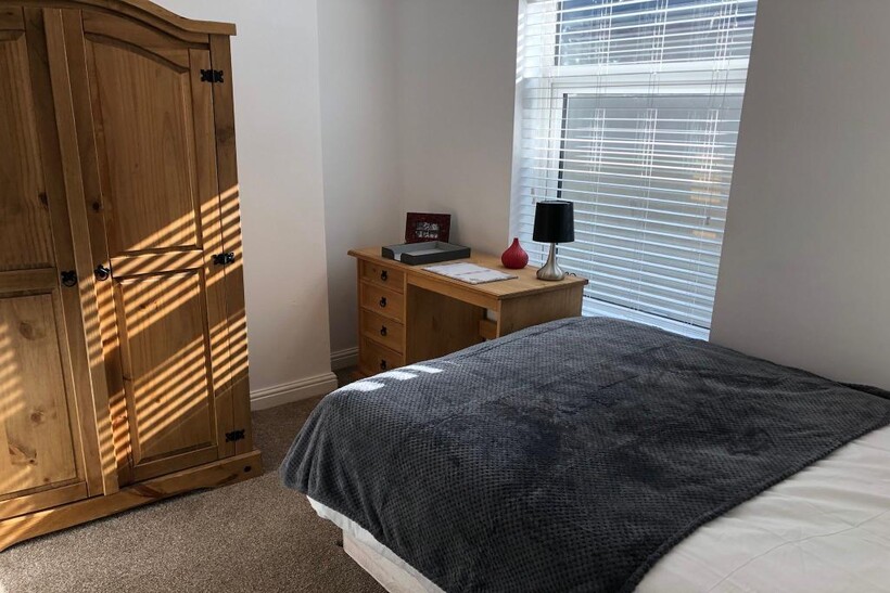 Queen Anne Street, Stoke-On-Trent ST4 5 bed terraced house to rent - £411 pcm (£95 pw)