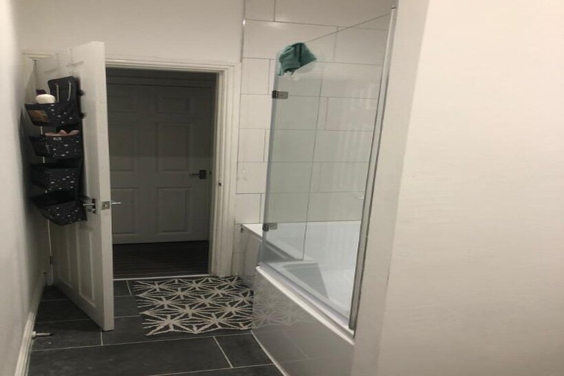 Queen Anne Street, Stoke-On-Trent ST4 5 bed terraced house to rent - £411 pcm (£95 pw)