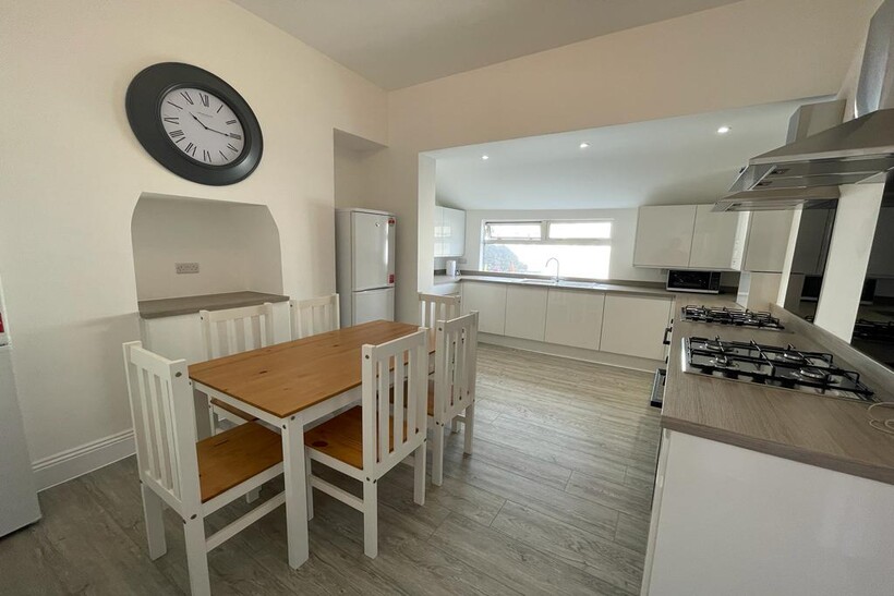 25 Egerton Road 7 bed house share to rent - £3,943 pcm (£910 pw)