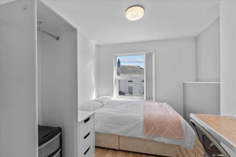 30 Regent Street 7 bed house share to rent - £4,398 pcm (£1,015 pw)