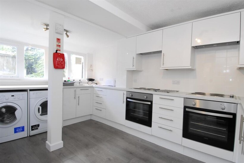 35 North Road East 7 bed house share to rent - £4,095 pcm (£945 pw)