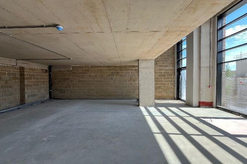 Crown Trading Centre, Hayes, Hayes, UB3 Terraced house to rent - £3,240 pcm (£748 pw)