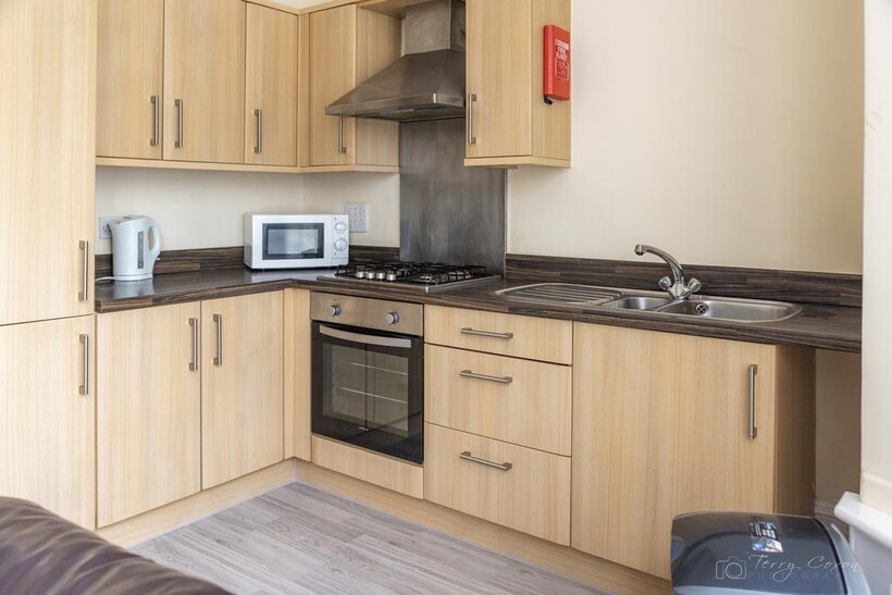 10 Lipson Road, Flat 1 3 bed house share to rent - £1,755 pcm (£405 pw)