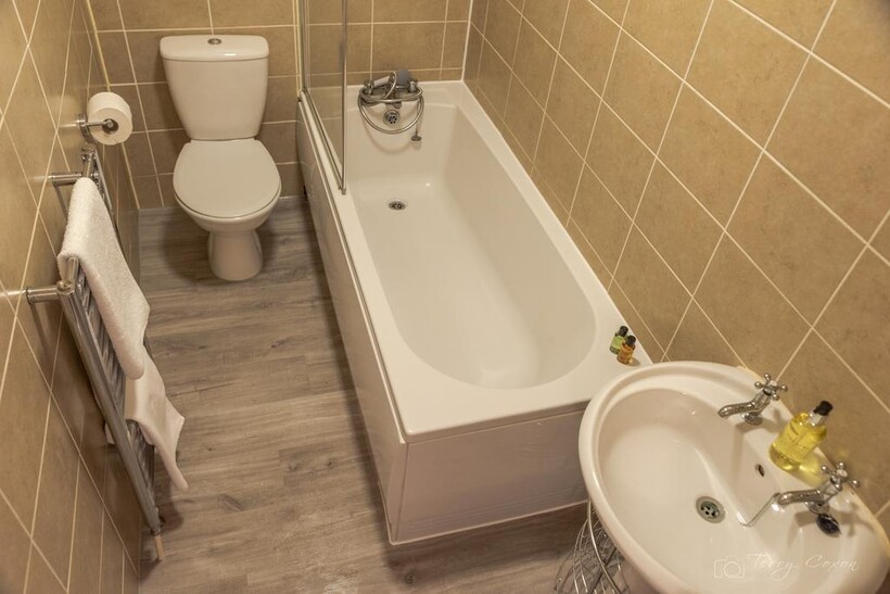 10 Lipson Road, Flat 1 3 bed house share to rent - £1,755 pcm (£405 pw)