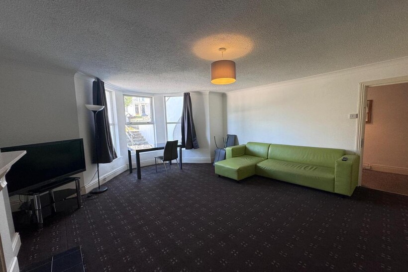 63A Alexandra Road 3 bed flat share to rent - £1,820 pcm (£420 pw)