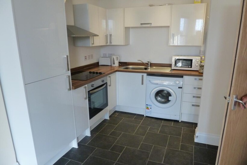 39B Connaught Avenue 3 bed house share to rent - £1,820 pcm (£420 pw)