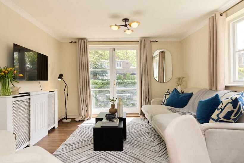 Brompton Park Crescent, London, SW6 2 bed apartment to rent - £4,750 pcm (£1,096 pw)