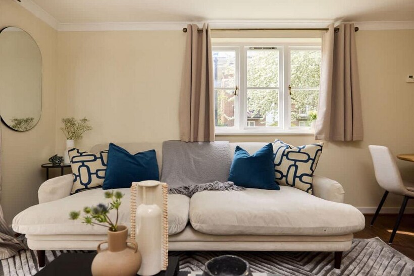 Brompton Park Crescent, London, SW6 2 bed apartment to rent - £4,750 pcm (£1,096 pw)