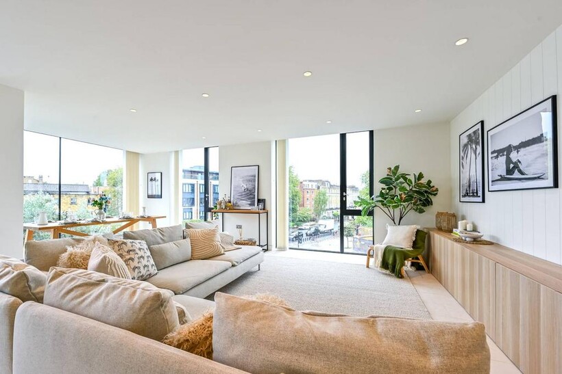Oval Road, Camden, London, NW1 3 bed flat to rent - £6,392 pcm (£1,475 pw)
