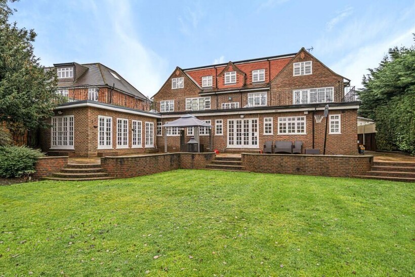 Grange Avenue, London 8 bed detached house to rent - £11,000 pcm (£2,538 pw)