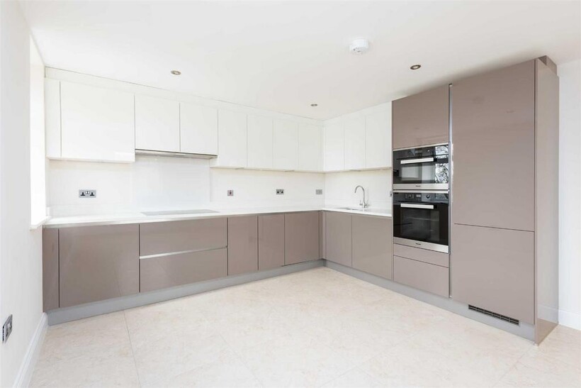 Argyll House, Royal Connaught Park... 3 bed flat to rent - £3,600 pcm (£831 pw)