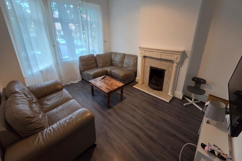 Bamford Road 6 bed semi-detached house to rent - £3,510 pcm (£810 pw)