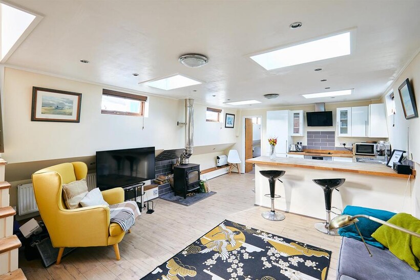 St. Mary's Wandsworth Pier... 2 bed houseboat to rent - £2,395 pcm (£553 pw)