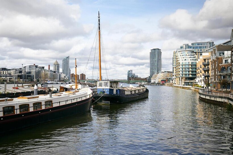 St. Mary's Wandsworth Pier... 2 bed houseboat to rent - £2,395 pcm (£553 pw)
