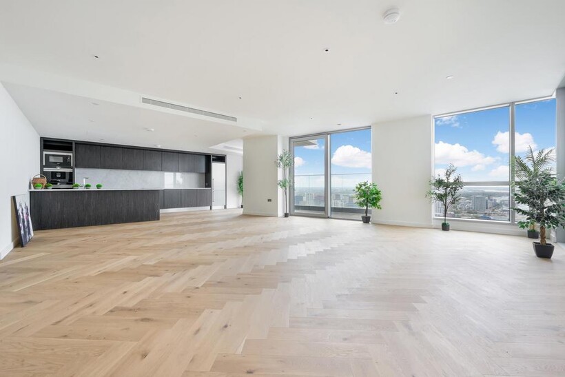 Charrington Tower, New Providence... 2 bed penthouse to rent - £4,498 pcm (£1,038 pw)