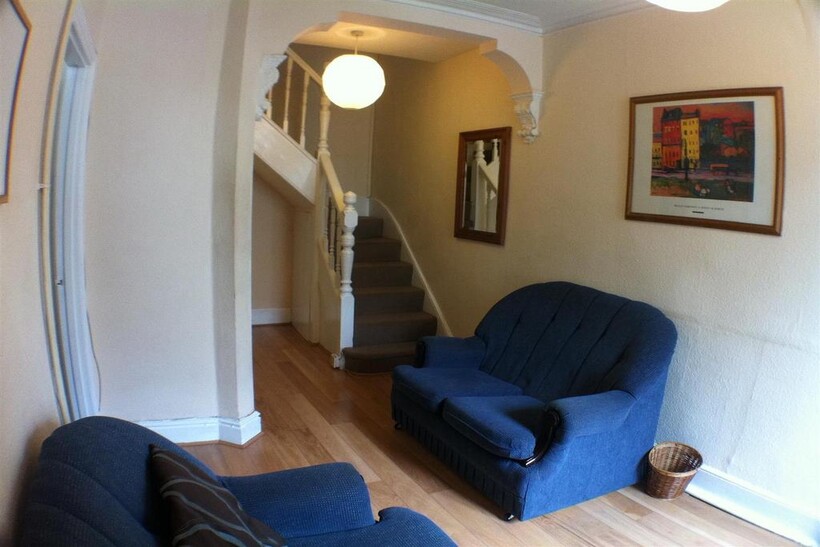 Jeune Street 5 bed house to rent - £3,895 pcm (£899 pw)