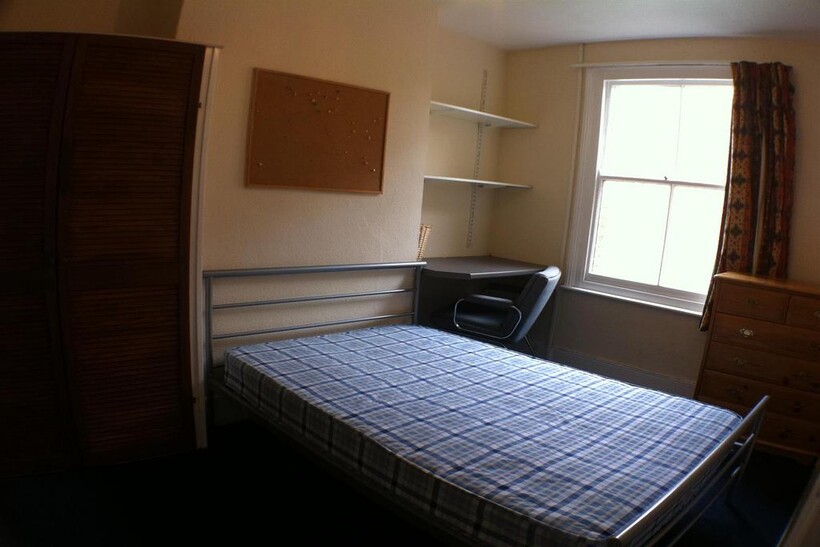 Jeune Street 5 bed house to rent - £3,895 pcm (£899 pw)