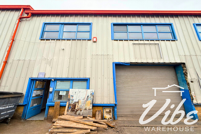 Grosvenor Way, London E5 Property to rent - £4,667 pcm (£1,077 pw)