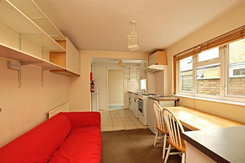 33 Regent StreetOxford 6 bed house to rent - £4,675 pcm (£1,079 pw)