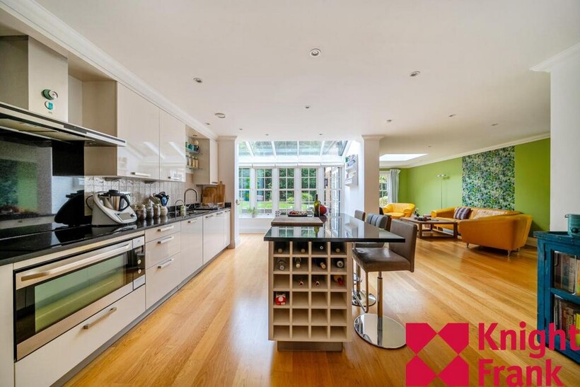 Llanvair Close, Ascot, Berkshire, SL5 5 bed detached house to rent - £8,500 pcm (£1,962 pw)