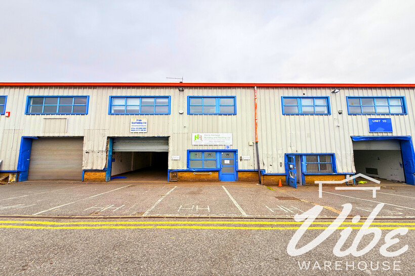 Grosvenor Way, London E5 Property to rent - £4,667 pcm (£1,077 pw)