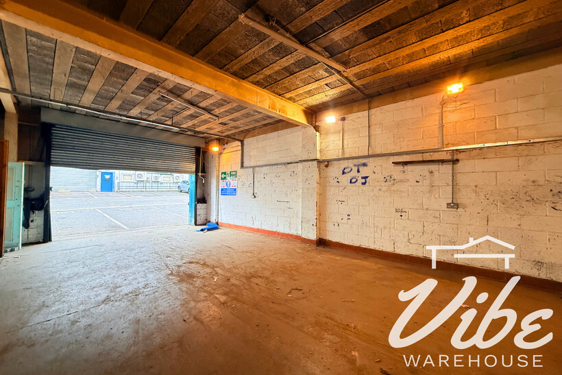 Grosvenor Way, London E5 Property to rent - £4,667 pcm (£1,077 pw)