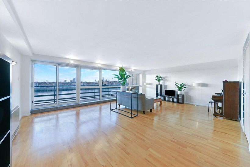 Arnhem Wharf, Arnhem Place, London, E14 2 bed flat to rent - £2,752 pcm (£635 pw)