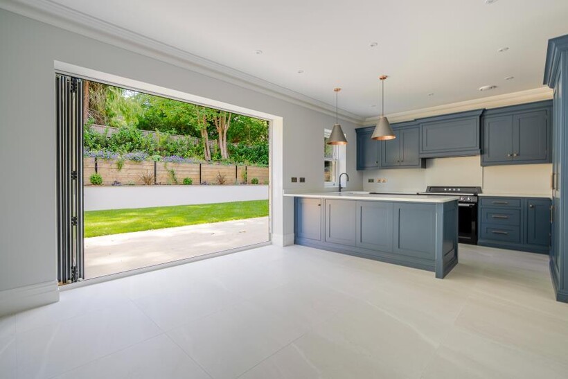 Beech Hill Road, Sunningdale, SL5 0BN 4 bed link detached house to rent - £5,950 pcm (£1,373 pw)