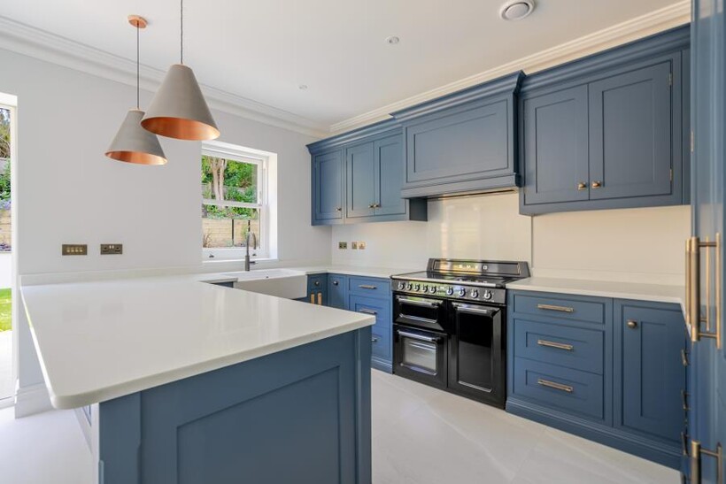 Beech Hill Road, Sunningdale, SL5 0BN 4 bed link detached house to rent - £5,950 pcm (£1,373 pw)