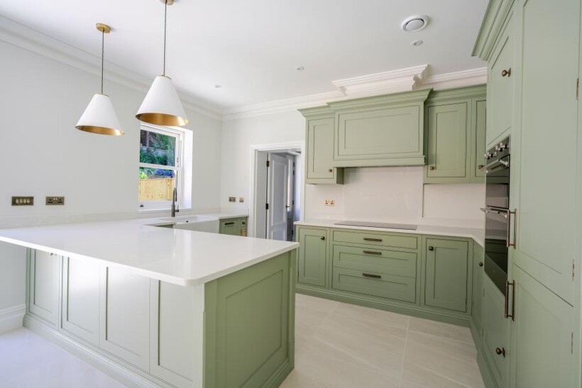 Beech Hill Road, Ascot SL5 0BN 5 bed link detached house to rent - £6,250 pcm (£1,442 pw)