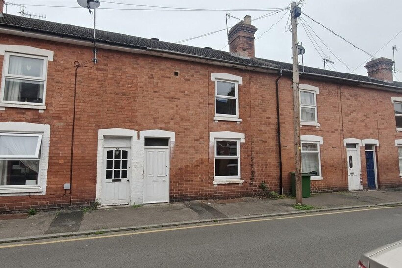 Southfield Street, Worcester 2 bed terraced house to rent - £1,000 pcm (£231 pw)
