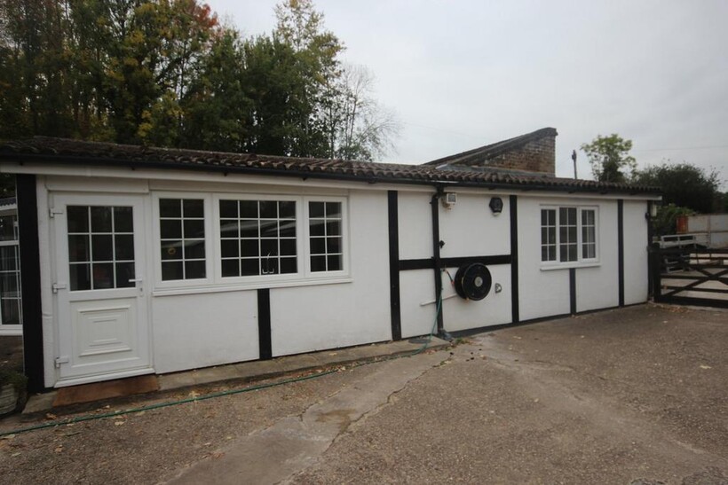 Thorney Mill Road, Iver SL0 1 bed house to rent - £1,275 pcm (£294 pw)