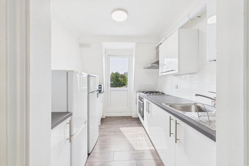 Devonshire House,  Kilburn High Road... 4 bed flat to rent - £3,949 pcm (£911 pw)