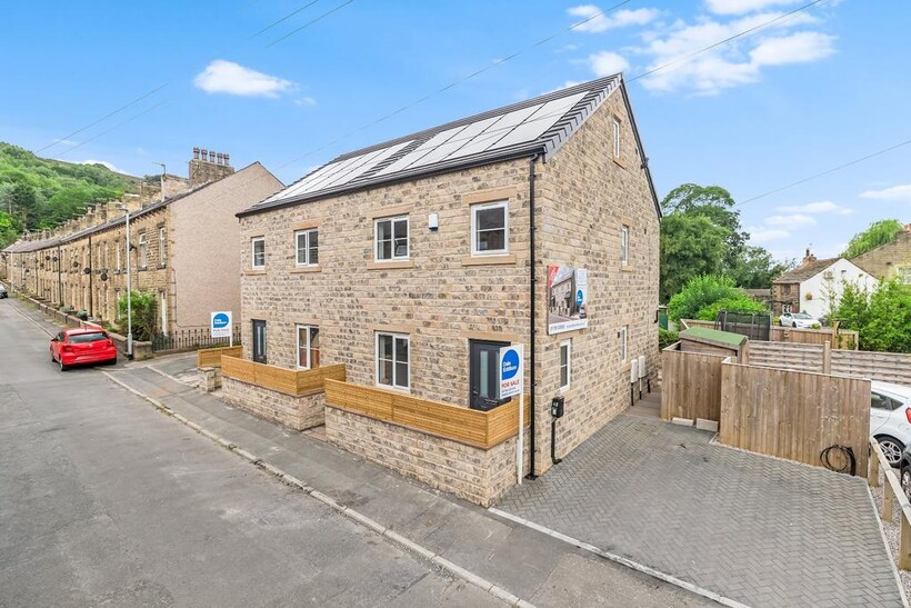 Sun Street, Eastburn BD20 3 bed semi-detached house to rent - £1,295 pcm (£299 pw)