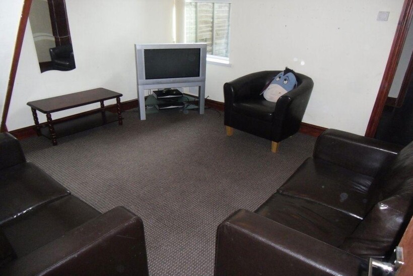 268 Hubert Road, B29 6EP 4 bed house to rent - £1,647 pcm (£380 pw)