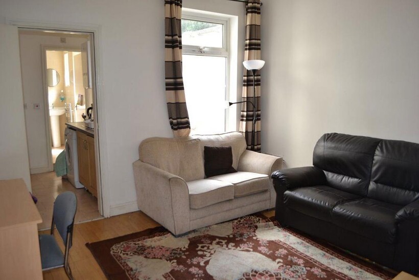 243 Hubert Road, B29 6ES 3 bed house to rent - £1,274 pcm (£294 pw)