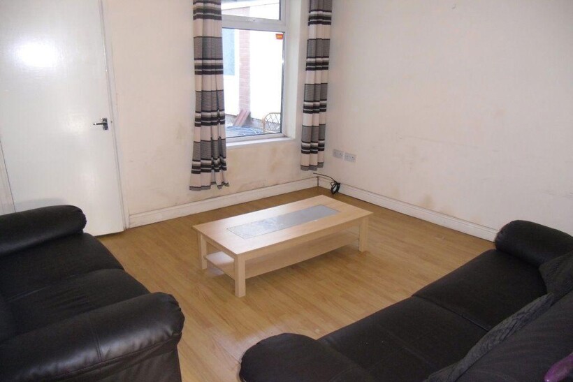 243 Hubert Road, B29 6ES 3 bed house to rent - £1,274 pcm (£294 pw)