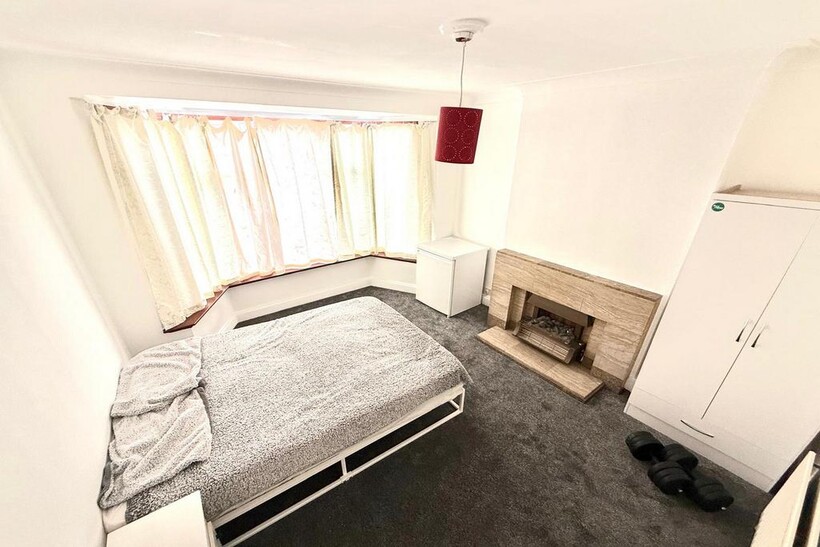 Cleveland Gardens, London, NW2 1 bed in a house share to rent - £750 pcm (£173 pw)