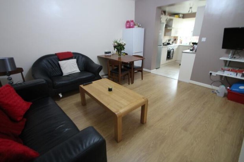 Newport View, Leeds 5 bed house to rent - £3,012 pcm (£695 pw)