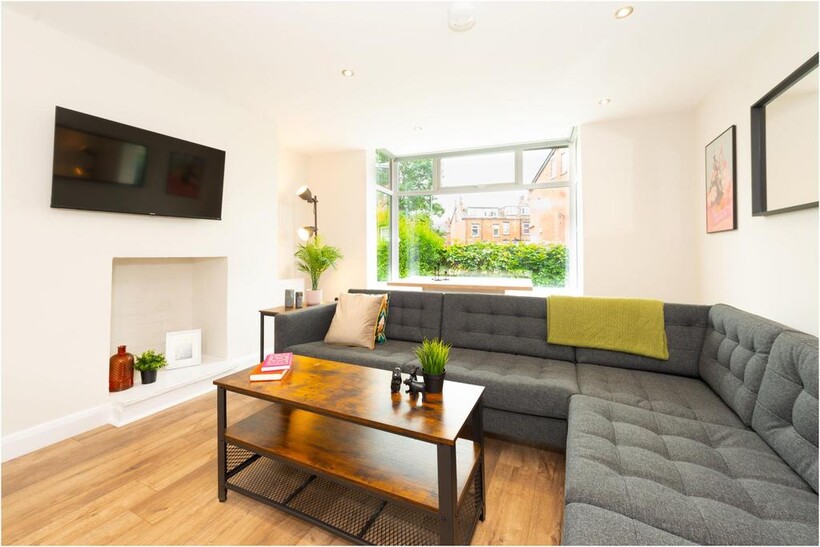 Graham Grove, Leeds LS4 6 bed house to rent - £3,562 pcm (£822 pw)