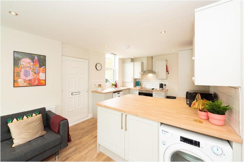 Graham Grove, Leeds LS4 6 bed house to rent - £3,562 pcm (£822 pw)