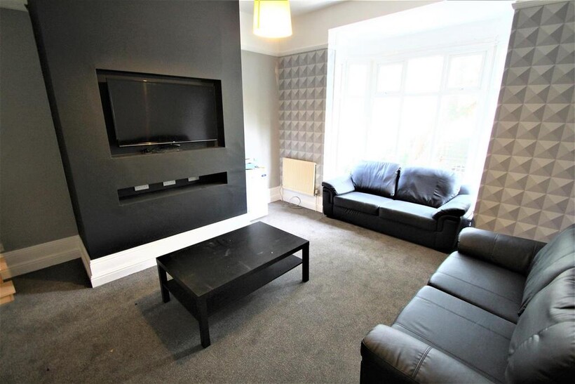 Brudenell Road, Hyde Park, Leeds, LS6... 11 bed terraced house to rent - £6,626 pcm (£1,529 pw)