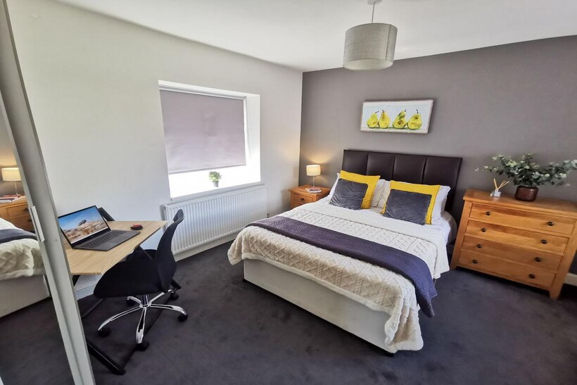 Room 5, Elphinstone Road... 1 bed in a house share to rent - £540 pcm (£125 pw)